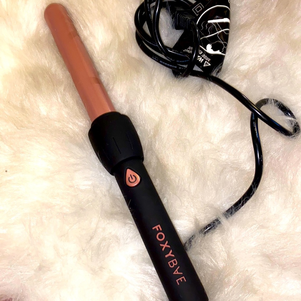 FoxyBae hair curling wand